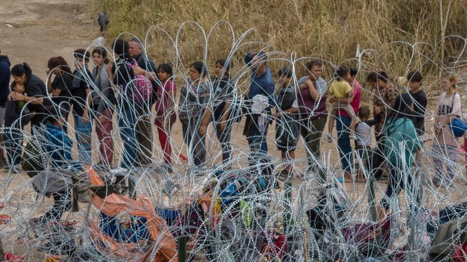 Corte de EE.UU frenó polémica ley de Texas que permitía a policías expulsar migrantes