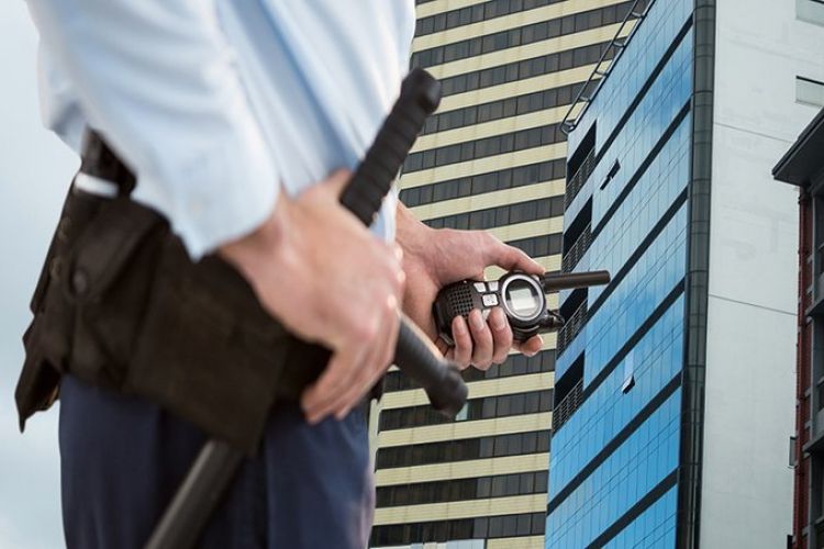Polica detecta cursos de guardias de seguridad en institutos "mau"