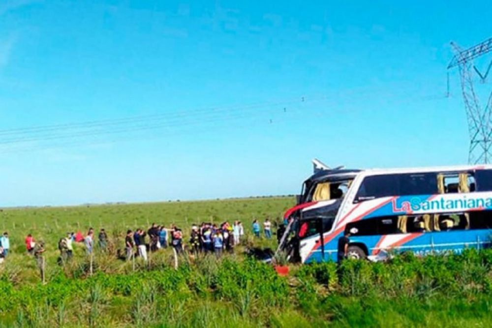 Aumentan a cuatro los fallecidos en accidente de ómnibus paraguayo