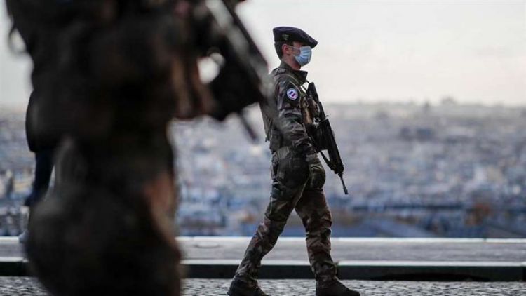 Nueva tribuna de militares franceses insiste en peligro de guerra civil