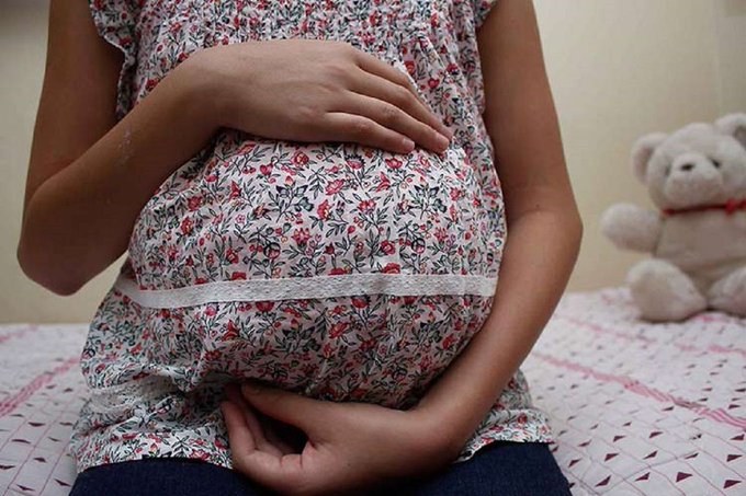 CDE: una niña de 10 años dio a luz por cesárea