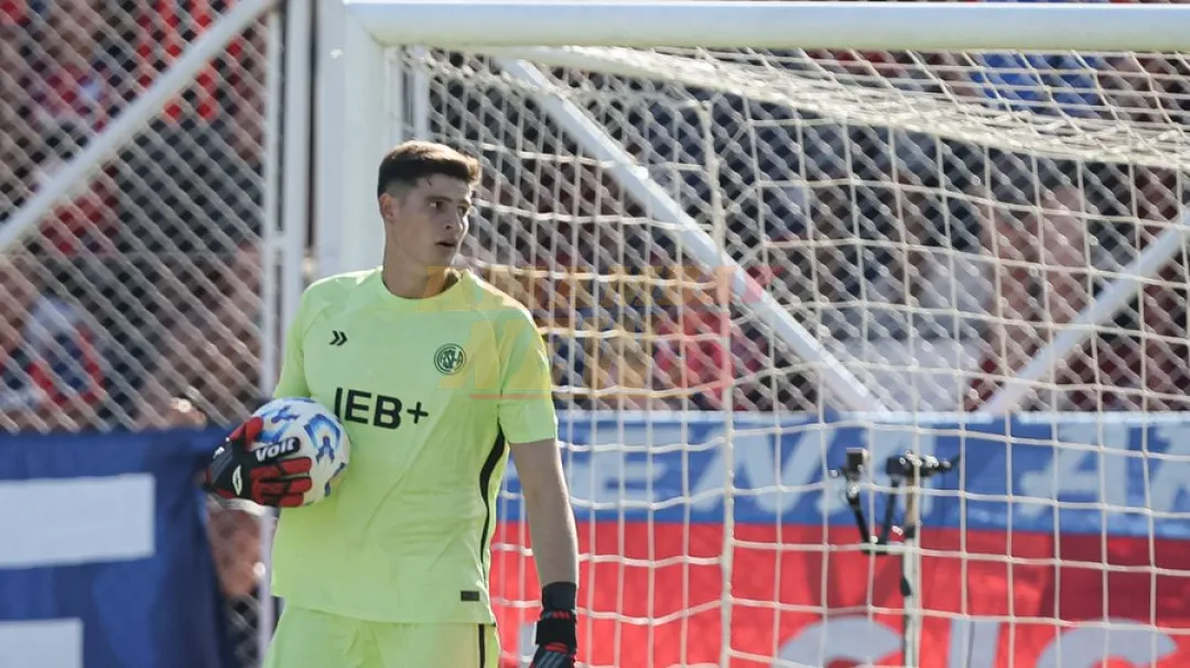 Enorme futuro: Orlando Gill se gana elogios en Argentina
