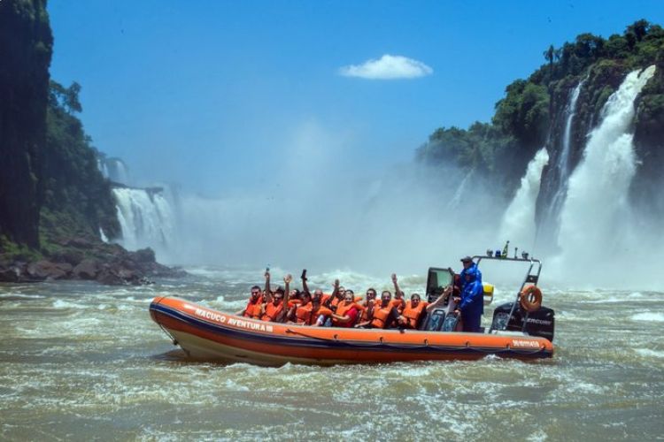 Se restablece el paseo en barco en las Cataratas del Yguazú, lado brasilero