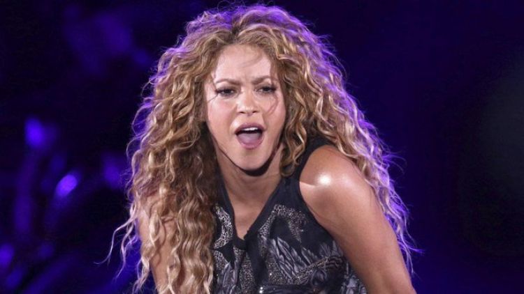 Shakira lanza besos navideños a sus fanáticos en Instagram