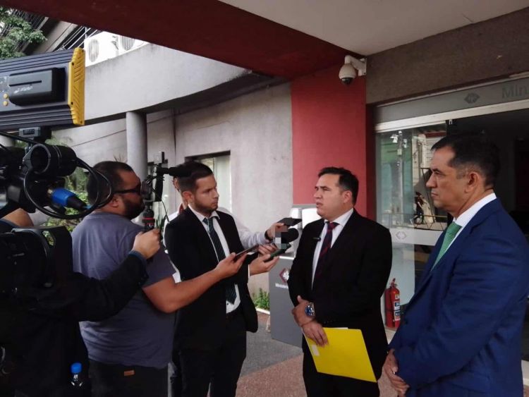 Arévalo presenta denuncia contra personas innominadas de DIMABEL: “Son vinculadas al poder actual”