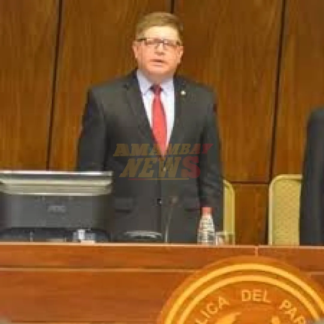 Fiscalía imputa a exfuncionario del Congreso por estafa
