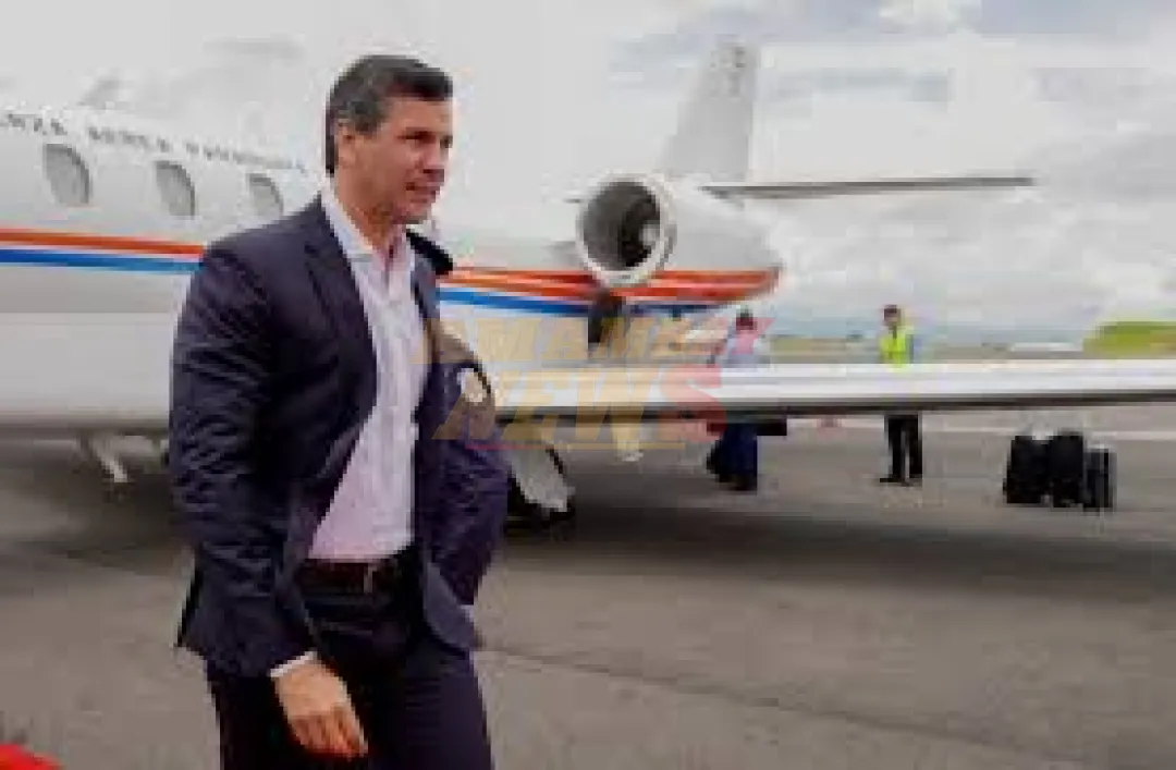 Santi ya suma dos viajes por mes en menos de dos años de gestión