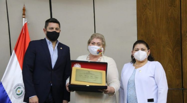 Diputados rinden homenaje a María Ana, la reina de la chipa