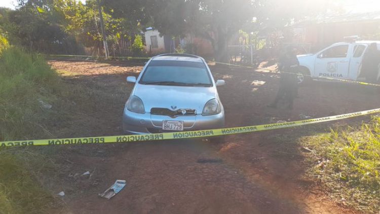 Abandonan vehículo que fue hurtado en Ciudad del Este