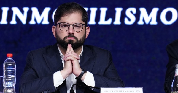 Boric se bukeliza y anuncia la creación de una cárcel de máxima seguridad para los narcos