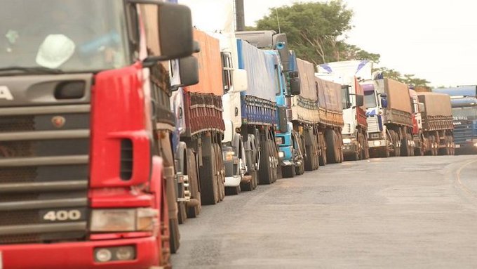Camioneros dan una semana al Gobierno para bajar precio de combustibles