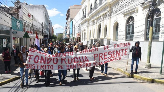 Campesinos se movilizan frente al Ministerio de Hacienda