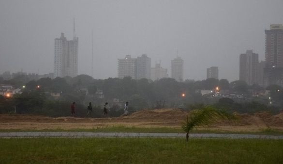 Anuncian tormentas y vientos fuertes de hasta 100 km/h para el jueves y viernes