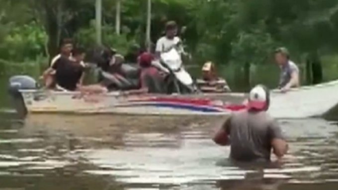 Puerto Sastre: evacuan a 300 familias por inundaciones