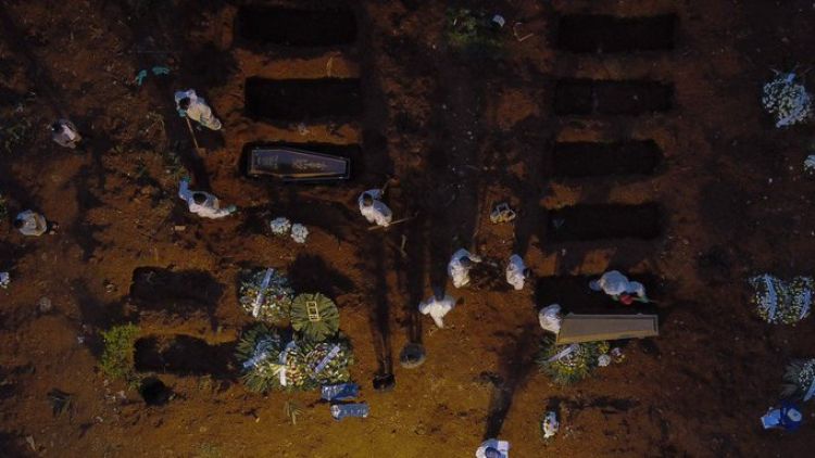 Brasil termina abril como el mes más letal de la pandemia