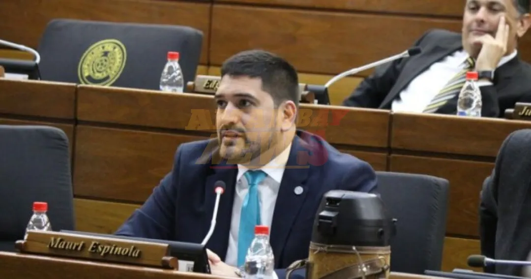 La Fiscalía avanza en la investigación a Espínola y pide acceder a su cuenta de Twitter