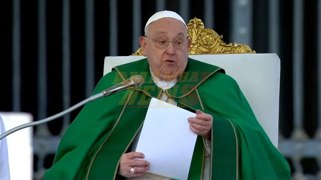 El papa Francisco pide ayuda para continuar leyendo un discurso debido a “dificultades respiratorias”