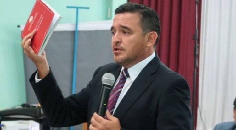 Ministro Petta no considera aún perdido el año lectivo