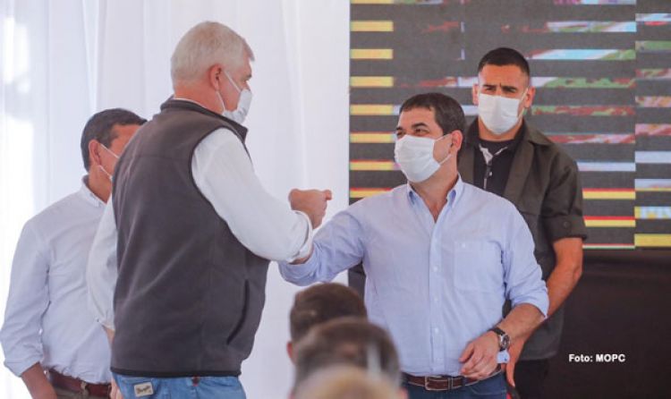 ¿Sale Velázquez, entra Wiens? Fuertes rumores de cambio en dupla oficialista