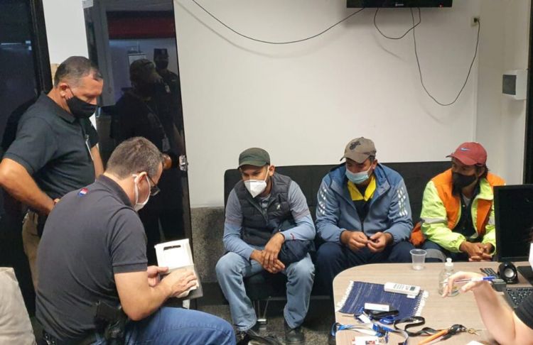 Detienen a tres funcionarios de la Dinac por supuesto tráfico internacional de drogas