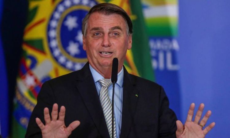 Bolsonaro minimiza la crisis sanitaria, mientras medio Brasil está por colapsar