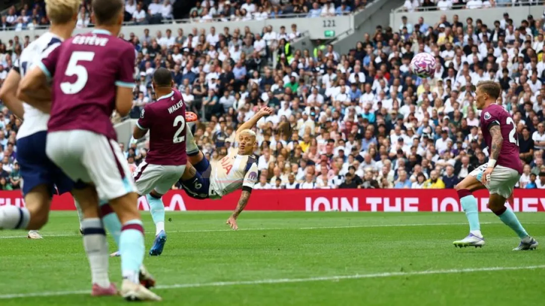 Richarlison lidera el triunfo del Tottenham en la Premier
