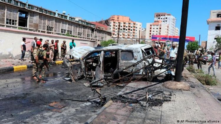 Un coche bomba mata a seis personas al paso del convoy del gobernador de Adén en Yemen