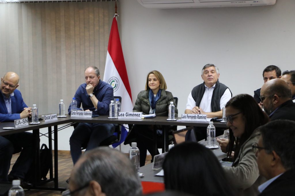 Levantan movilización docente tras acuerdo entre gremios y autoridades