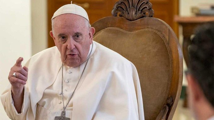 Francisco agradeció a Uganda la acogida a inmigrantes africanos y asiáticos