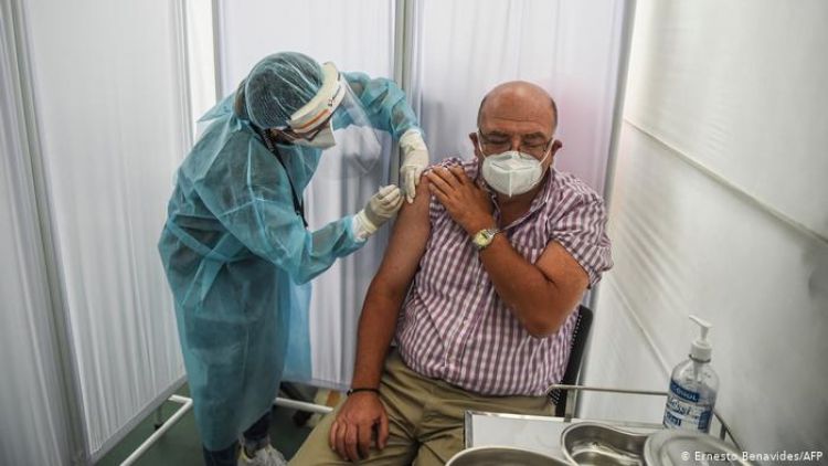 Perú declara gratuita y universal la vacuna contra el Covid-19