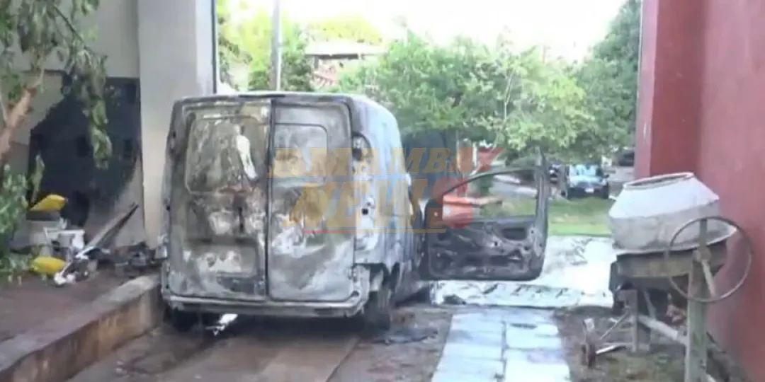 Dos vehículos fueron consumidos en un incendió en Lambaré