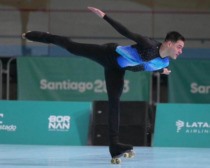 El patinador Victor López Blanco a mitad de camino en puesto de medalla