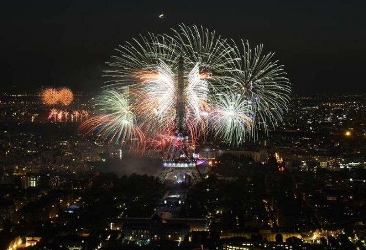 Niño de 7 años y su hermana de 24 mueren durante fuegos artificiales en fiesta de Francia