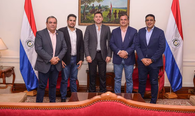 Siete diputados de Fuerza Republicana pasan a Honor Colorado y descartan división en el oficialismo