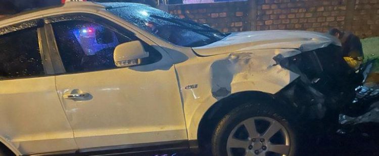 Muere adolescente al mando de una moto tras choque con una camioneta
