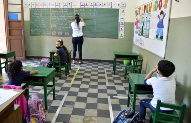 Todavía hay más de 4 mil docentes sin vacunar que dan clases en aula