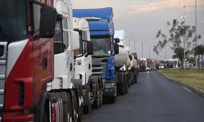 Camioneros irían a paro desde el martes si sus reclamos no son escuchados