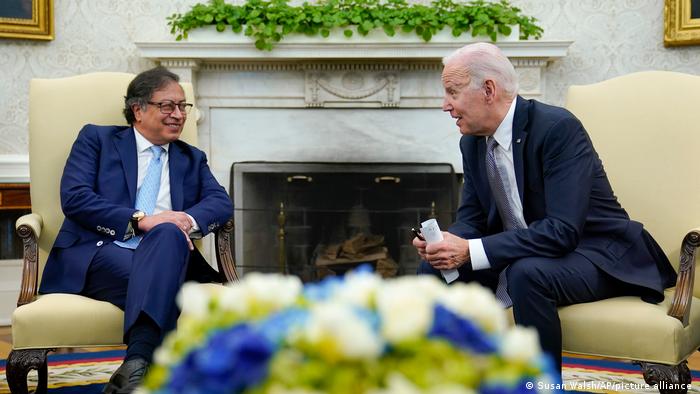 Petro pide a Biden eliminar sanciones a Venezuela si hay avances electorales