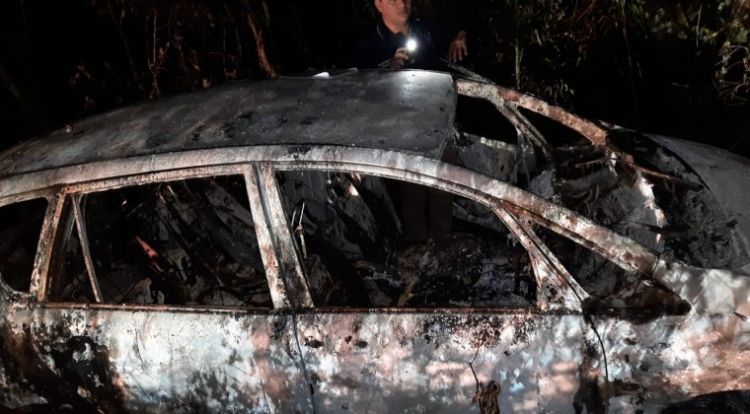 Hallan incinerado un vehículo utilizado para asalto a servicentro de Encarnación