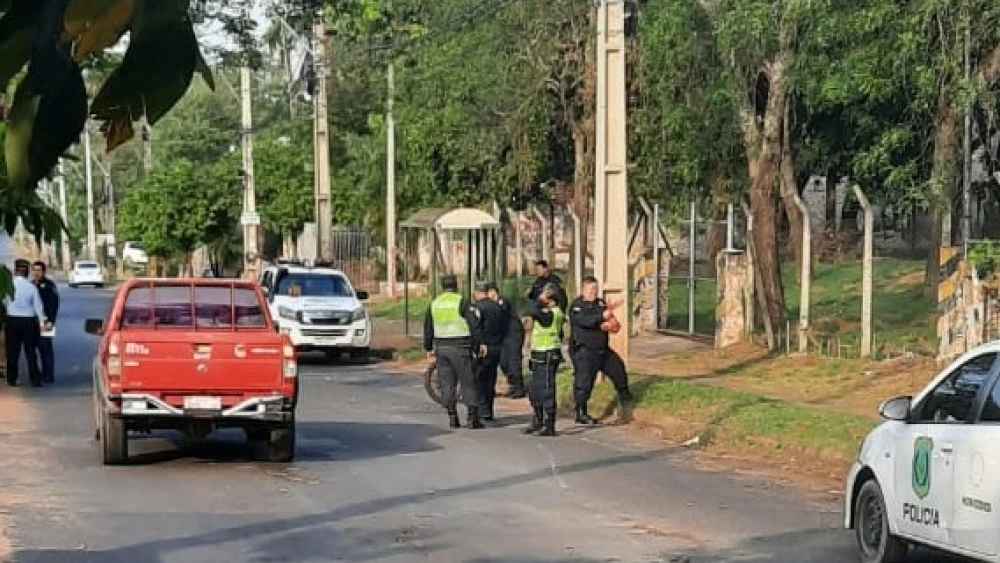 Joven no murió solo por caer al asfalto, recibió un disparo en su huida de los delincuentes
