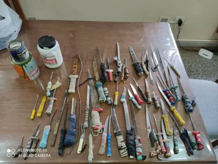Decomisan 63 armas blancas durante requisa en penal de Concepción