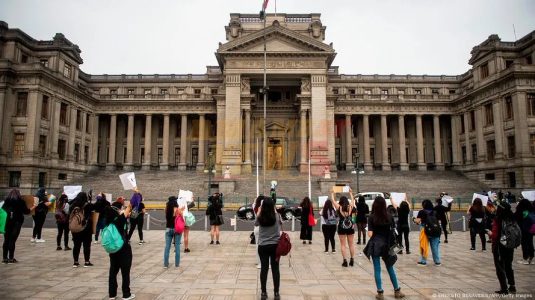 Perú promulga ley para juzgar a adolescentes como adultos