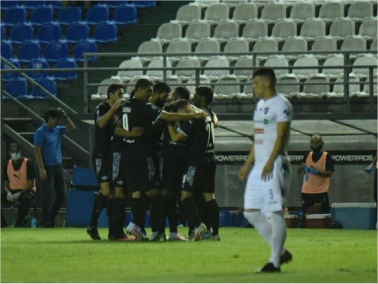 Libertad sigue con su paso firme en el Apertura