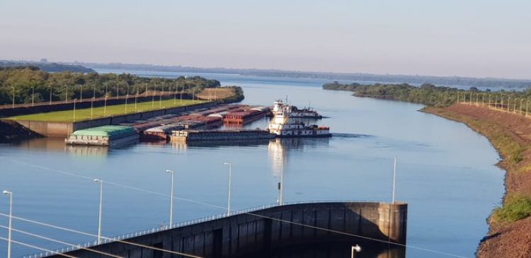 Convoyes con producción agrícola paraguaya continúan travesía hacia mercados internacionales