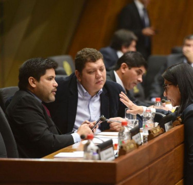Parlamentarios promueven blindaje para convertirse en los intocables