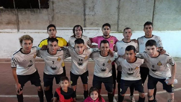 Atenas da la nota al vencer a Independiente
