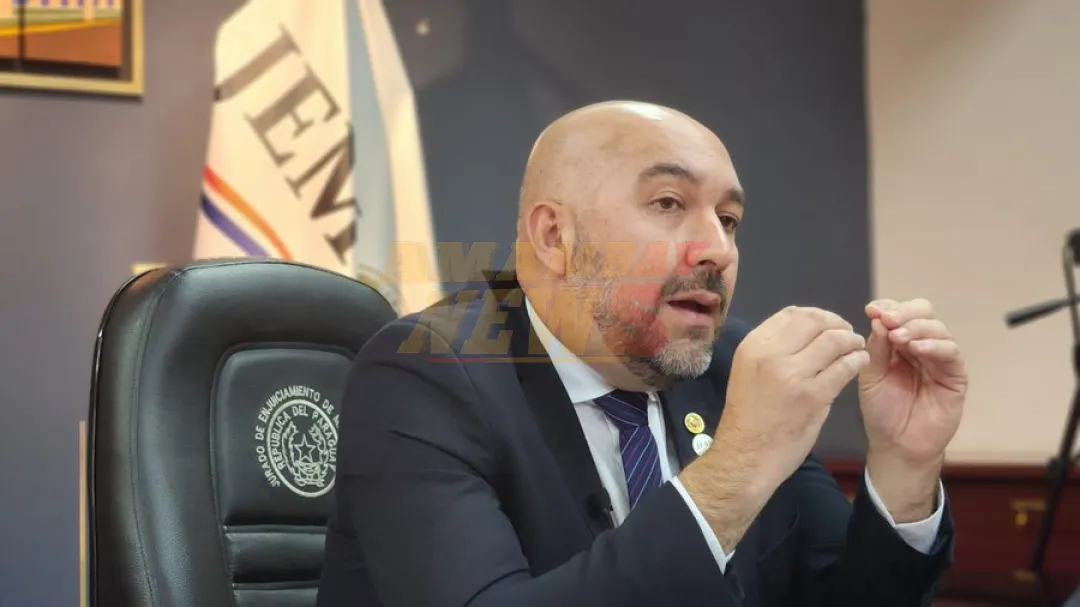 A través de auxilio judicial Arévalo busca acceder a copia de chats