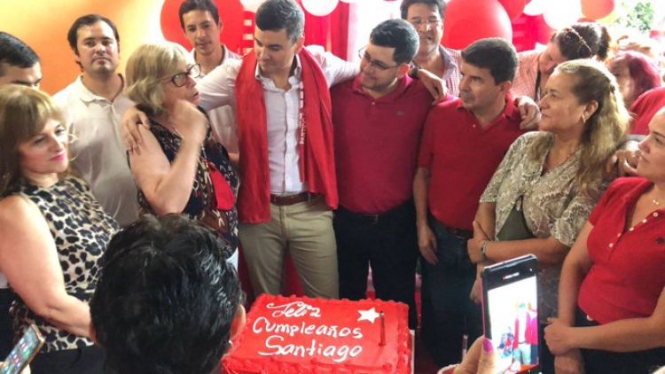 Santi en su cumple, no quiso seguir hablando de su pasado liberal