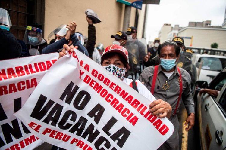Incertidumbre en Perú tras asunción de Manuel Merino como presidente