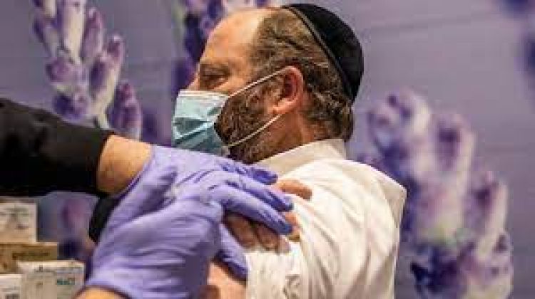 Israel eliminará la obligatoriedad del uso de mascarillas en lugares cerrados